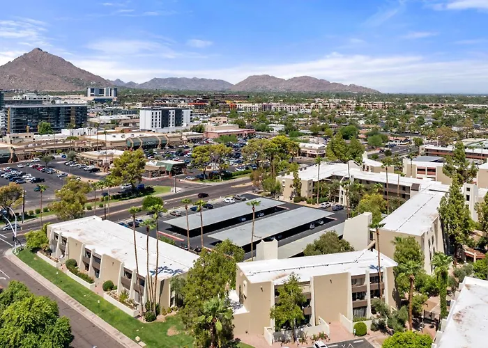 Apartment Primo Location - Heated Pool & Parking