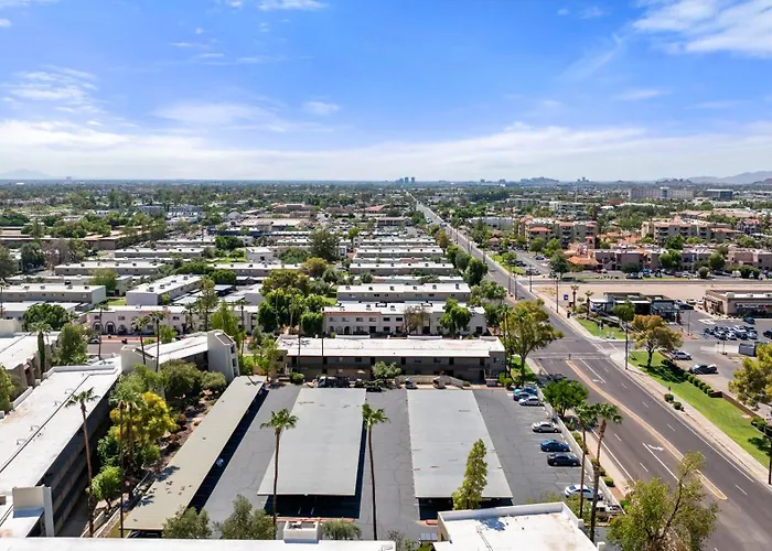 Primo Location - Heated Pool & Parking Apartment Scottsdale
