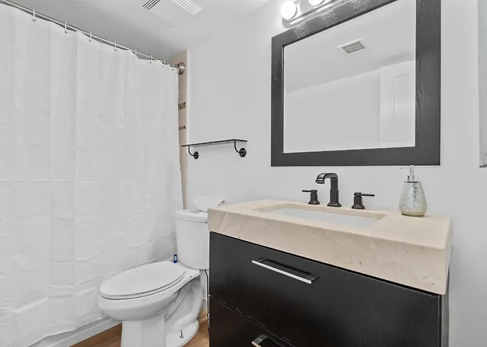 Primo Location - Heated Pool & Parking * Scottsdale