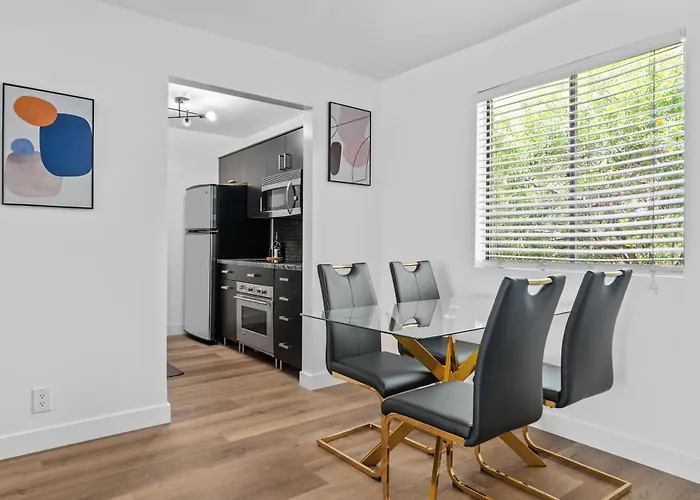 Apartment Primo Location - Heated Pool & Parking