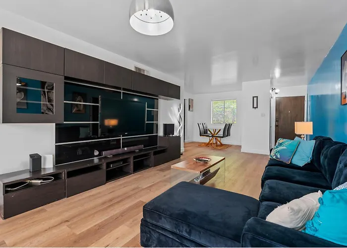 Apartment Primo Location - Heated Pool & Parking